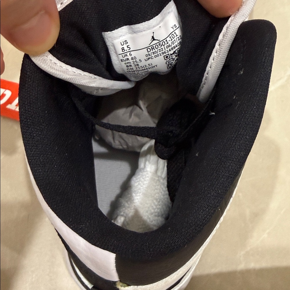 Women’s Air Jordan 1 Mid “Black/White Split - Picture 7 of 9